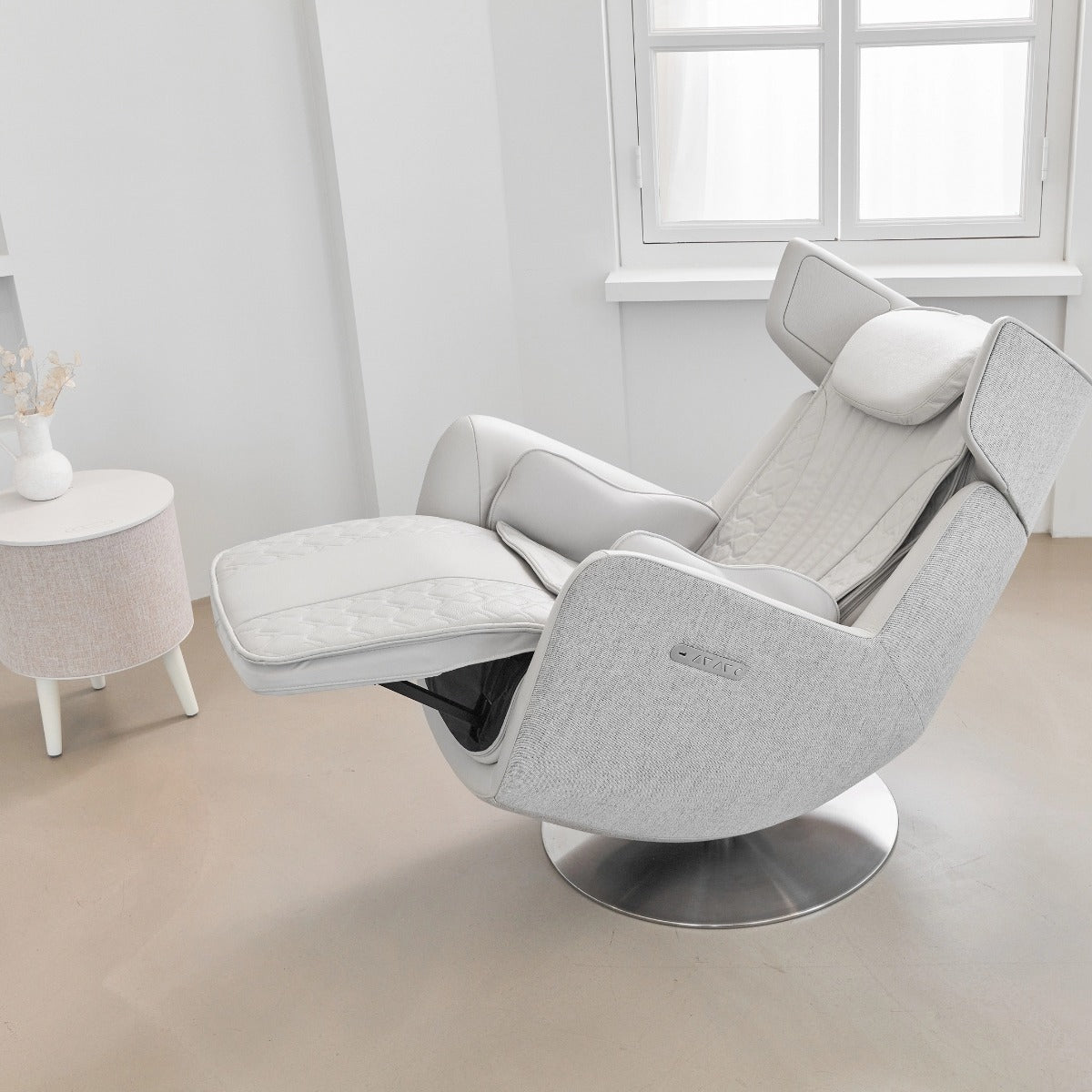 NOUHAUS Orbit Zero Gravity Massage Chair